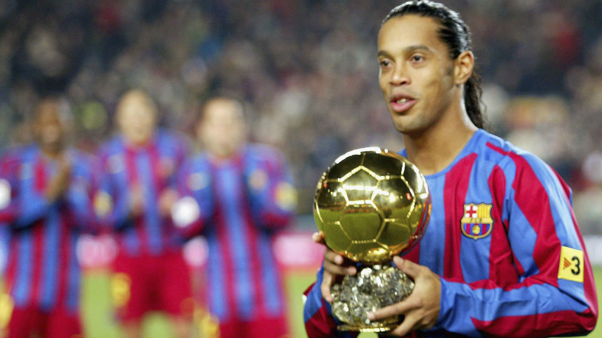 ronaldinho-ballon-dor-barcelona_